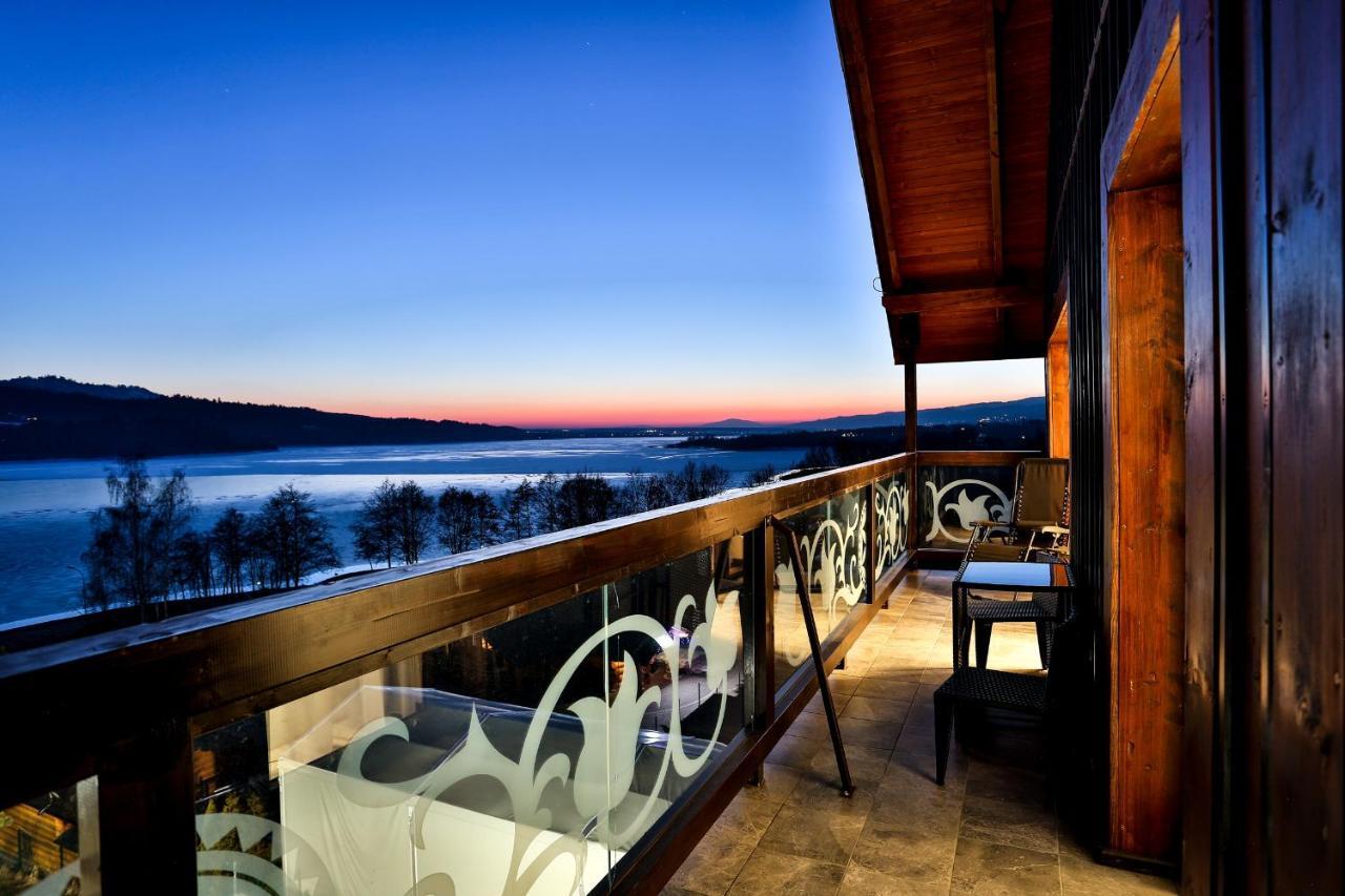 Apartment 33 & View: Lakeside Retreat With Cycling Access