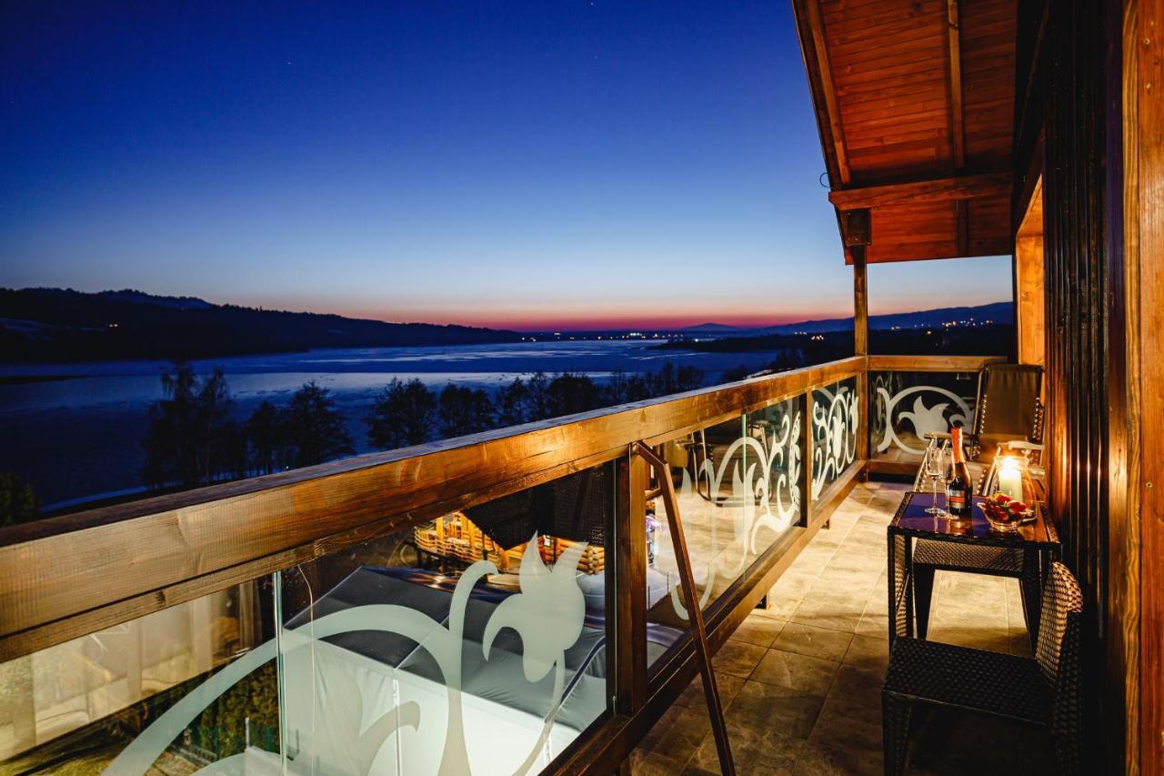 33 & View: Lakeside Retreat With Cycling Access *