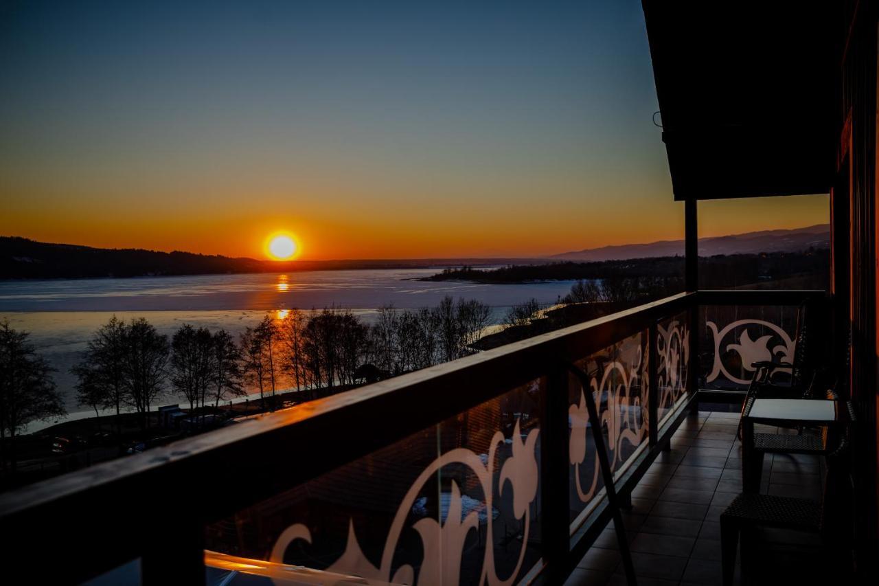 33 & View: Lakeside Retreat With Cycling Access Apartment