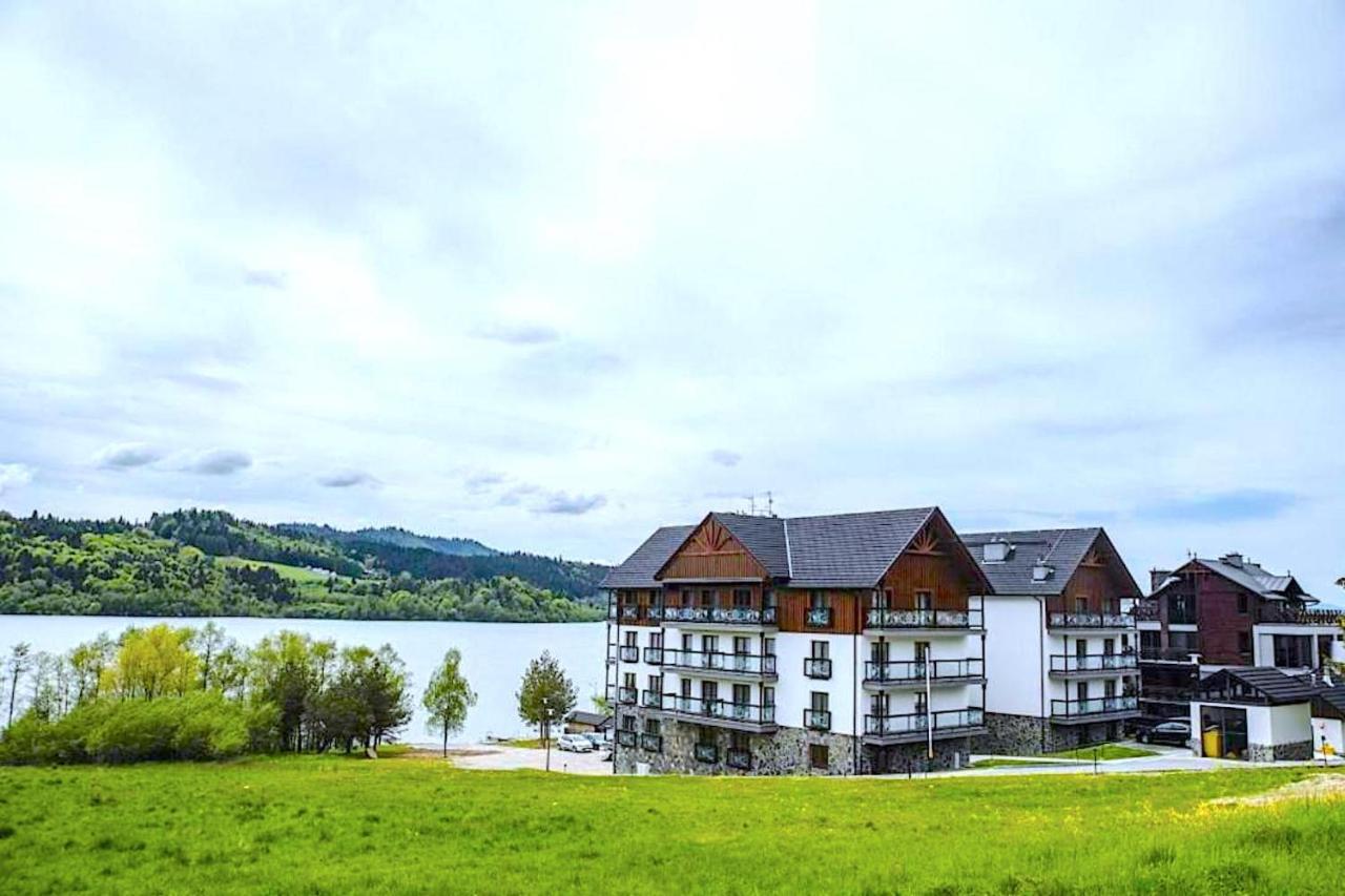 33 & View: Lakeside Retreat With Cycling Access