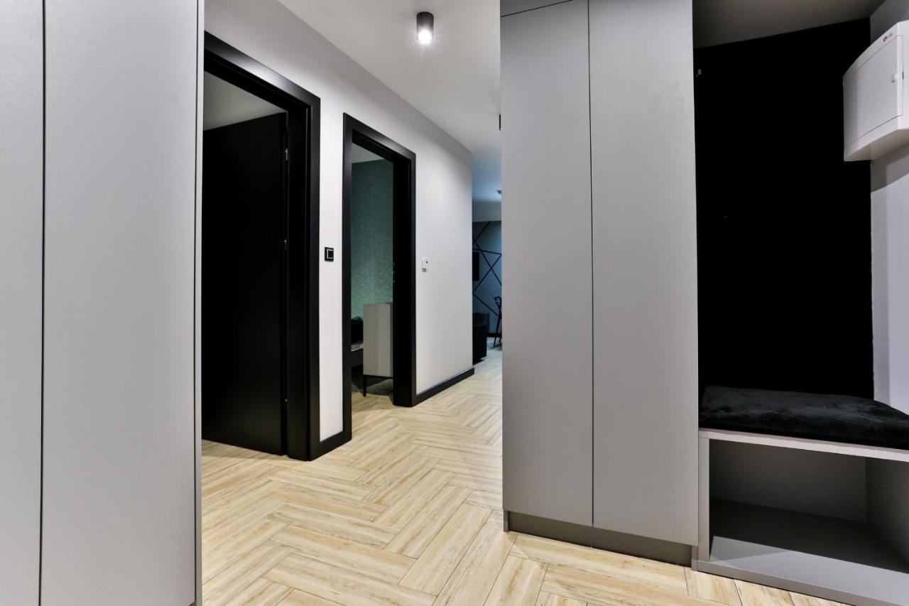 33 & View: Lakeside Retreat With Cycling Access *
